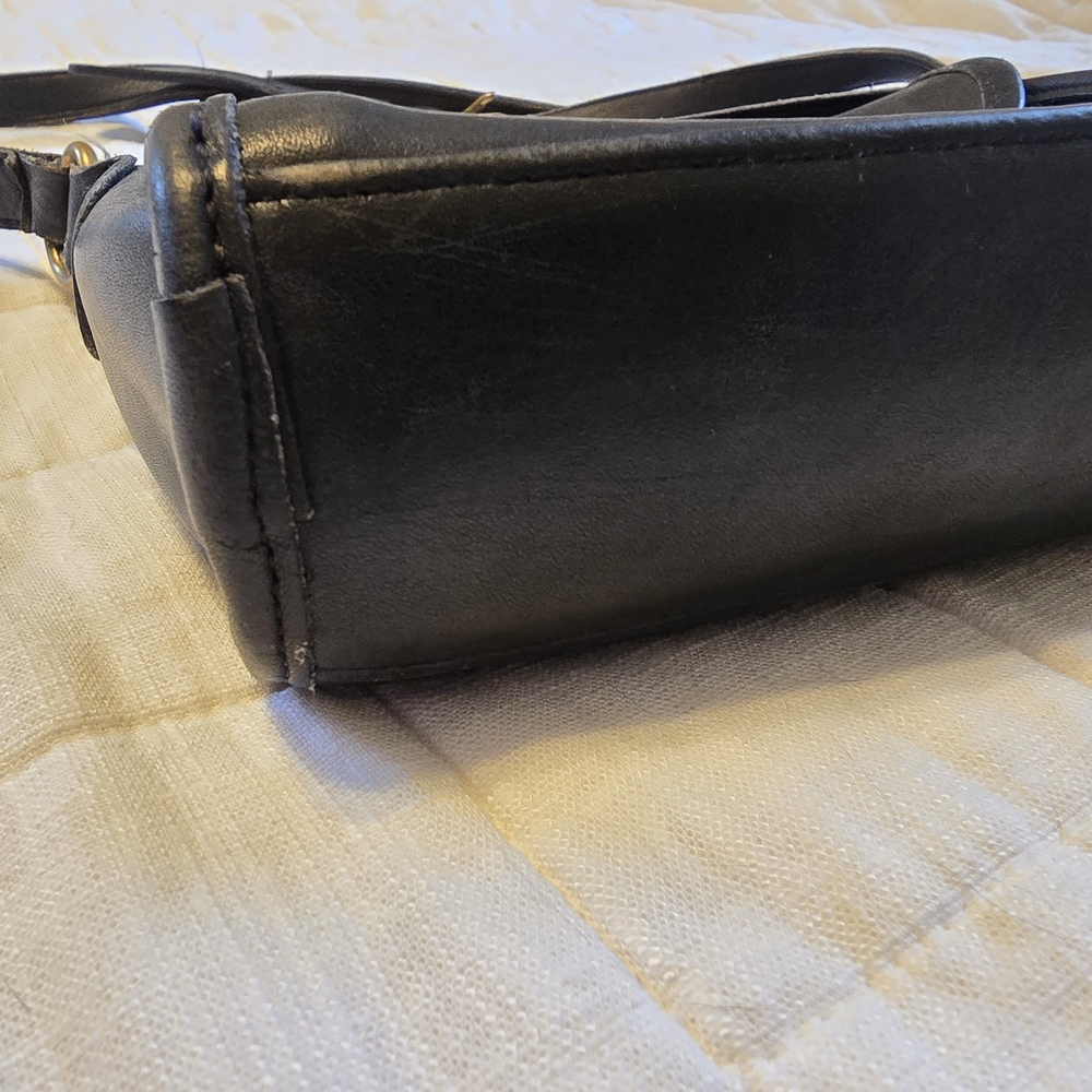 Coach Black vintage Leather Crossbody Bag vintage great physical shape - Picture 5 of 7